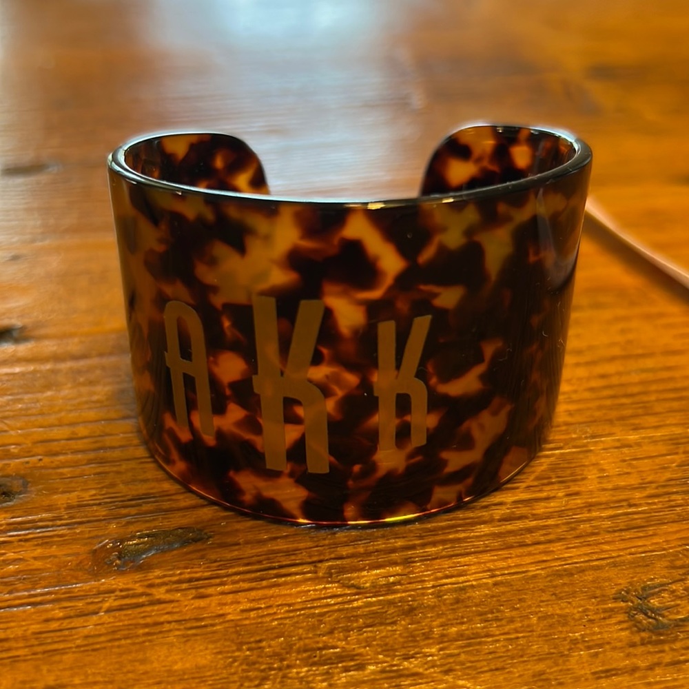 Tortoise monogrammed (AKK) open bracelet